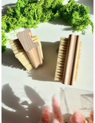 Brosse à ongles en bois double côté
